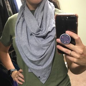 Lululemon 🍋 Vinyasa Scarf!!